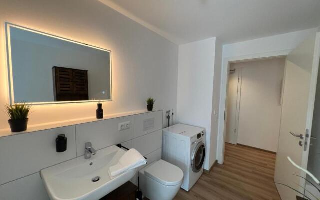 TomsFLAT CityApartments - 3 ROOMS, KITCHEN, WORKSPACE, HIGHSPEED WIFI, FREE PARKING, WASHER & DRYER, BALCONY, 24h Check-in