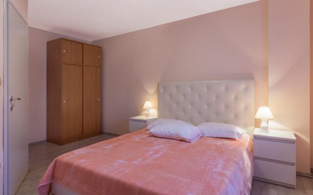 Amazing Apartment in Vinkuran With 2 Bedrooms