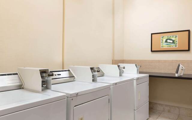 Ramada Drayton Valley