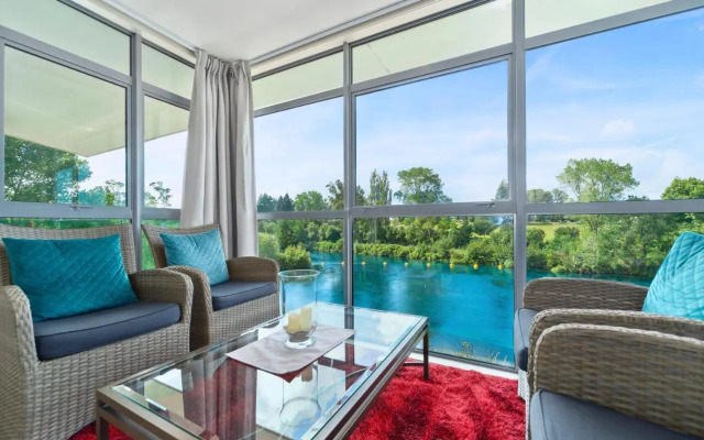 Two Views Taupo Apartment