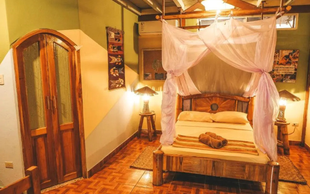 Balsa Surf Camp by Rotamundos