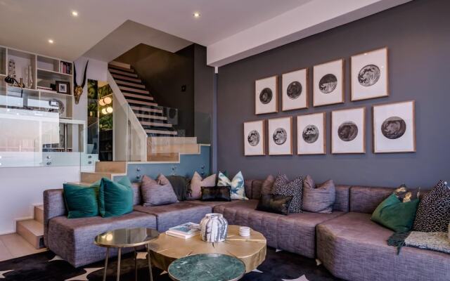 Beautifully Designed Villa w Sweeping Views Belle View