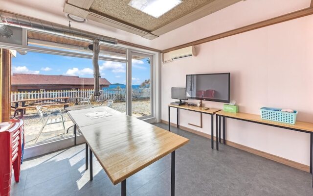 Ganghwa Marinpaibeu Pulbilra Gajok Pension