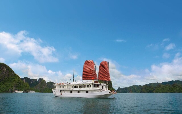Halong Bay Deluxe Cruise Bungalow on Island