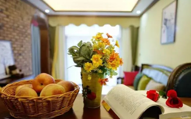 Mogan Mountain Xiaofeng Mujing Xiangye Hot Spring Hostel