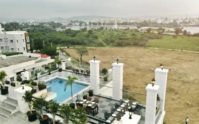 Revaas Lake View Boutique Hotel