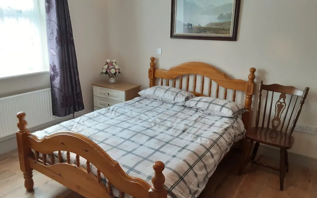 2 Bed Cottage - Sleeps 6 - Parking - Wifi