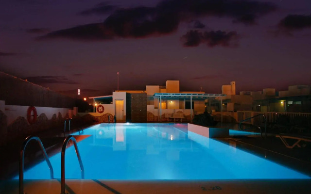 Apartamentos LIVVO Mar Azul - Adults Only