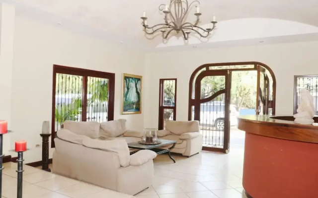 Nesthost Hotel Los Robles