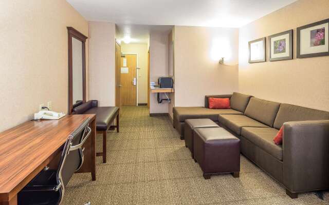 Comfort Suites Anchorage International Airport