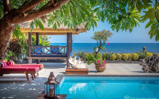 Villa Kamboja - Intimate Luxury Lovina Beach Villa