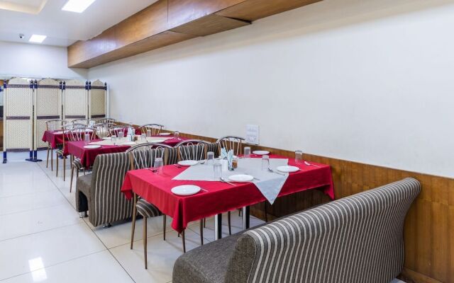 Oyo 41898 Balaji Palace