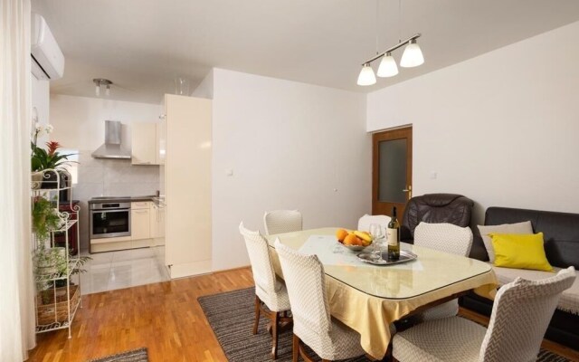 Coastal Comfort Apartment