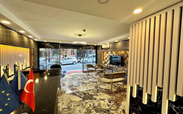 Crowned Exclusive Hotel