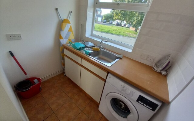 Leominster 3 Bedroom House, Parking Garden Private
