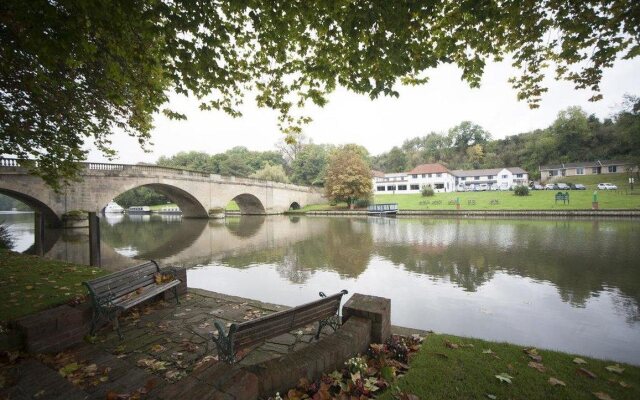 Shillingford Bridge Hotel