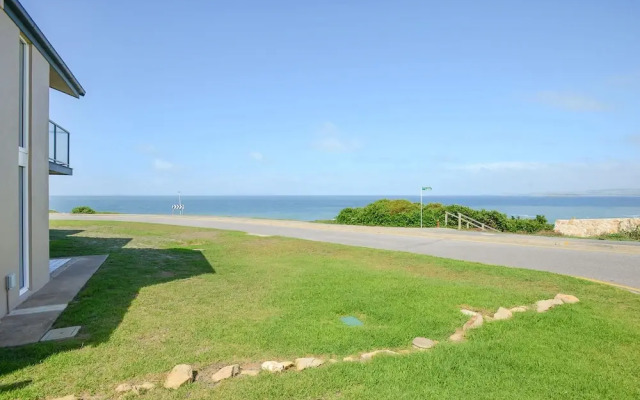 South Seas - Port Elliot Beachfront Apt - Wifi