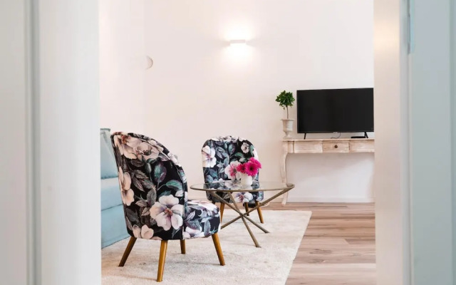 Deluxe Apartment in the Historic Centre With Private Parking