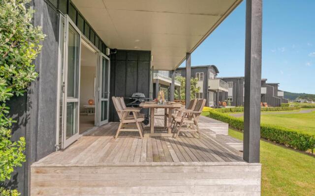 Lakeside Villa Retreat - Matarangi Downstairs Holiday Unit