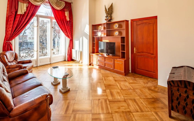 Grand Lviv Apartment I (1 of 3)
