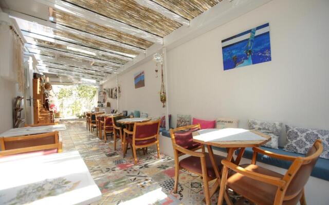 Moshinos Otel
