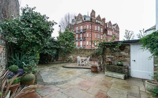 Special Offer- 5 bed Victorian in Zone2