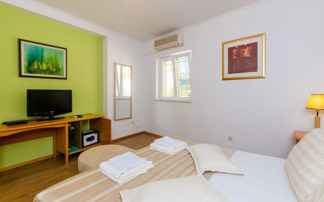 Apartments & Rooms V&M