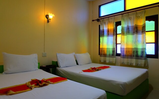 Ruan Chompoo Resort
