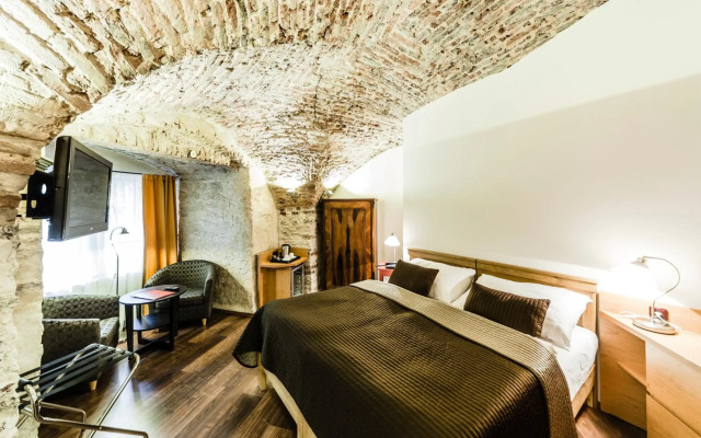 Batman’s Hill on Collins