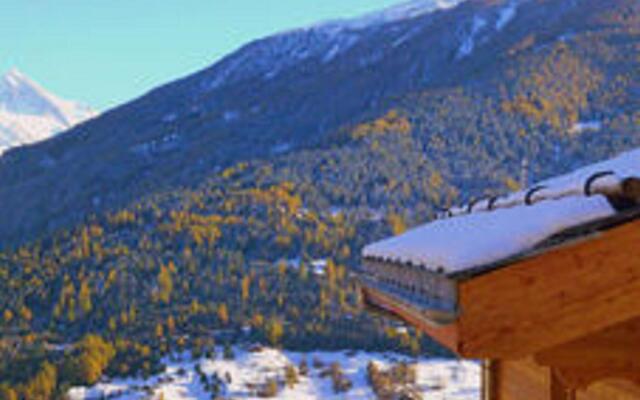 Lavish Holiday Home in Heremence With Balcony