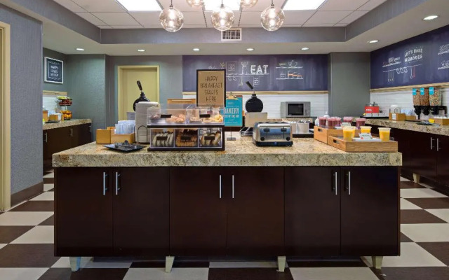 Hampton Inn Visalia