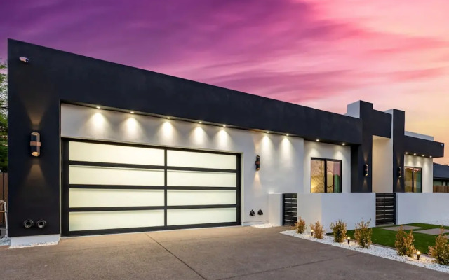 The Carlisle Experience 4 Showers Heated Pool