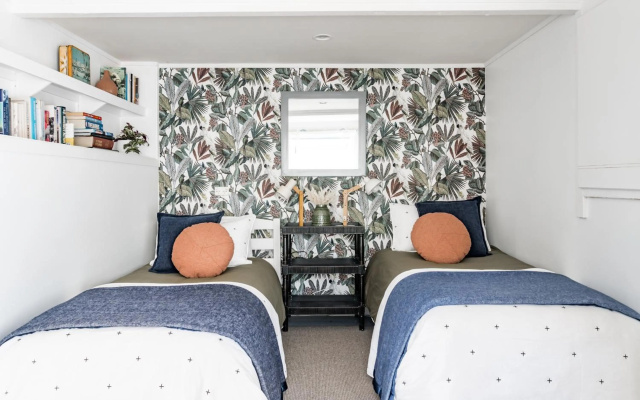 Kowhai Cottage & Studio – Guest Rooms – Raglan