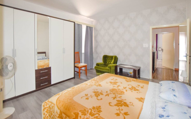 Apartment Dama - 10 m from beach: A1 Sukosan, Zadar riviera