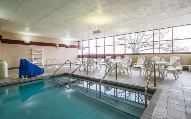 Comfort Inn & Suites Madison - Airport
