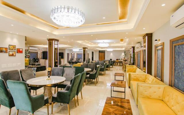 Fabhotel Prime Royal Inn Suites