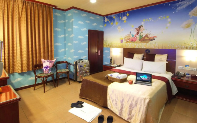 Golden Swallow Hotel