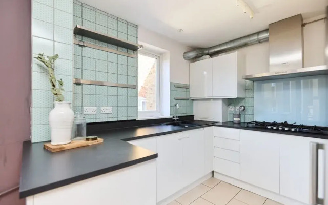 The Brunswick Retreat - Warm 3bdr Flat With Balcony