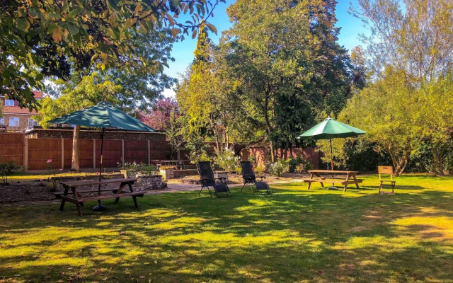 Mapesbury Lodge