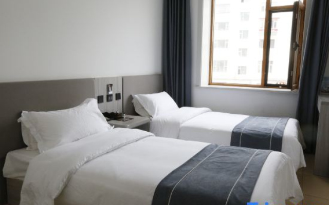 Jinfeng Hotel (Changbaishan Erdao Baihe Town)
