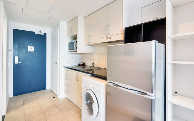 Sea City Views Takapuna Studio w Carpark