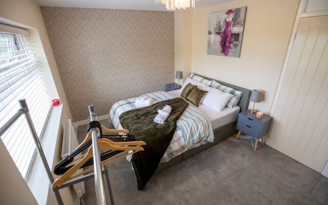 5star Serviced Homes- Free Wifi & Parking, Office