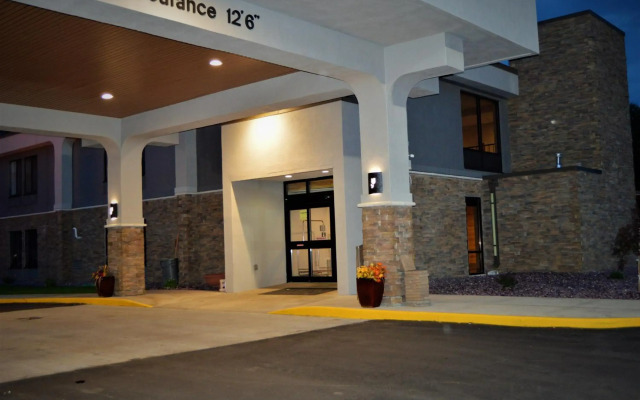 Country Inn & Suites by Radisson, La Crosse, WI