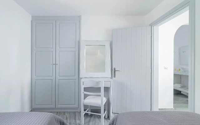 Phaos Santorini Suites
