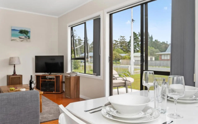 Pipi Cabin - Mangawhai Village Bach