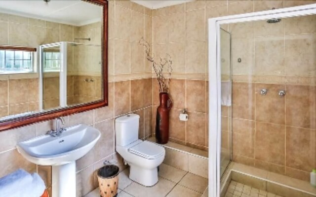 Cecelia's Holiday Manor