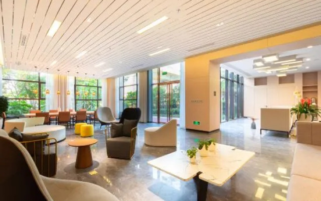 Atour Hotel Shenzhen Longgang Shiyaling Metro Station