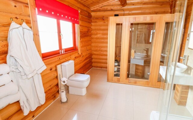 Ash Lodge