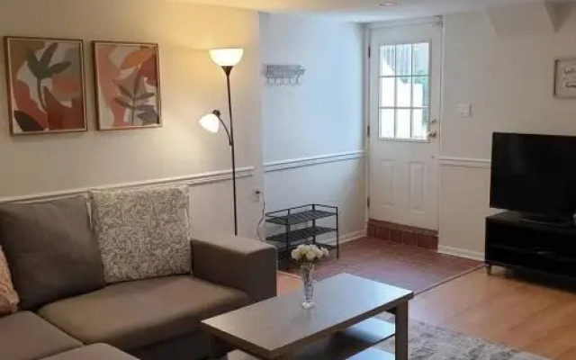 Happy, Cozy, Fun, Loving suite in West Vancouver