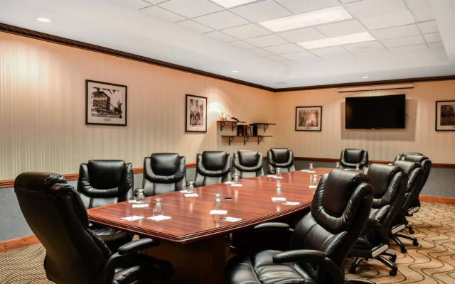 Comfort Suites Downtown Carlisle